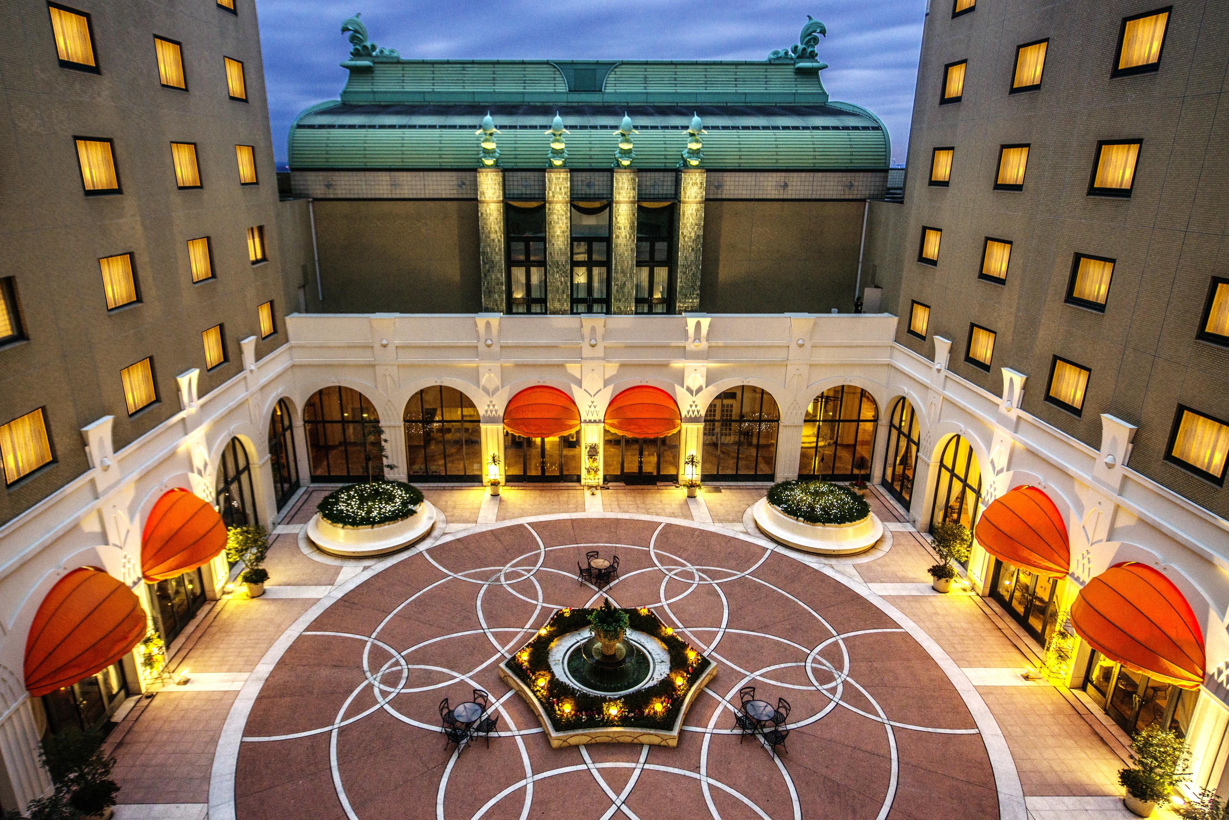 Hotel Okura Tokyo Bay Urajaszu Kültér fotó The hotel's courtyard