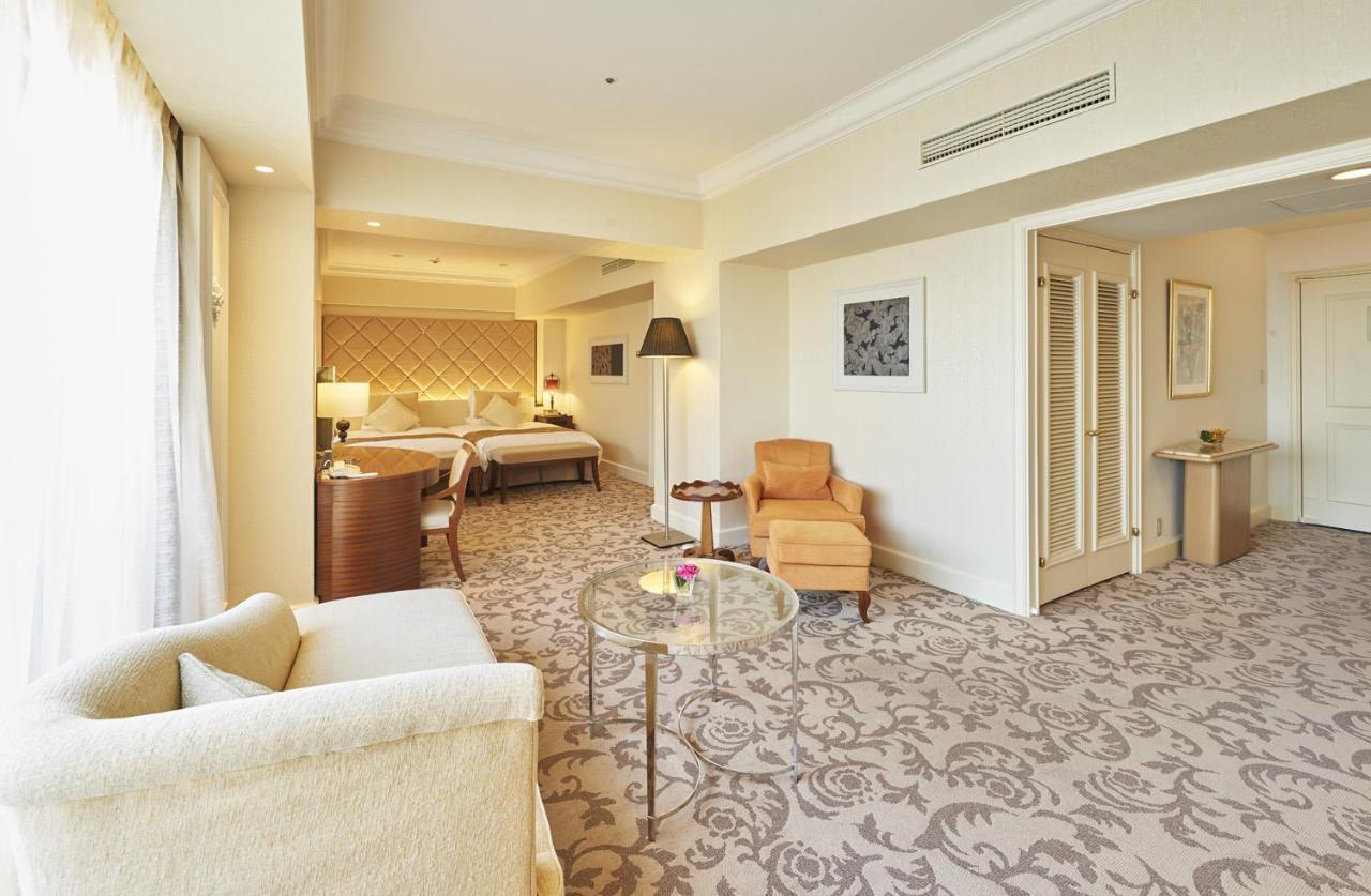 Hotel Okura Tokyo Bay Urajaszu Kültér fotó A suite at the hotel