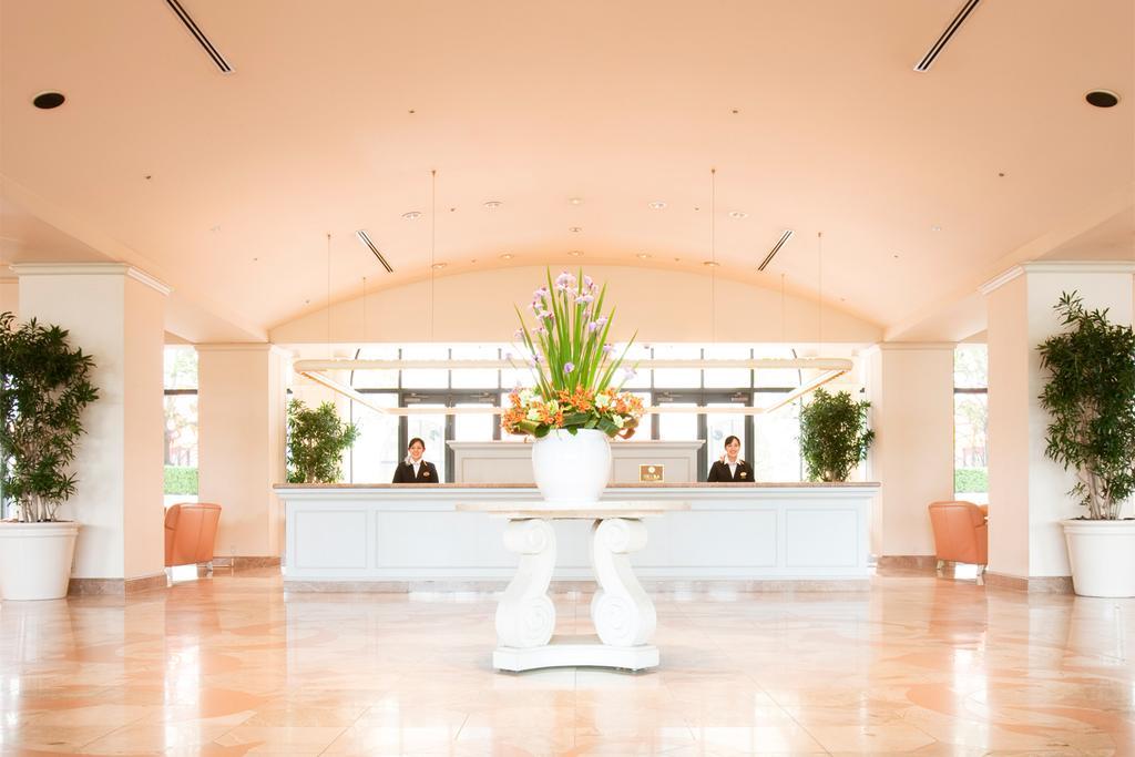 Hotel Okura Tokyo Bay Urajaszu Kültér fotó Lobby